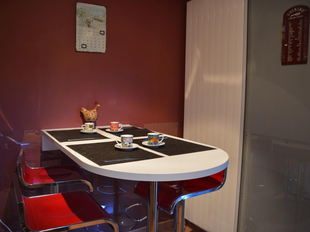 Modern Holiday Home In Stavelot With Fireplace Exteriör bild